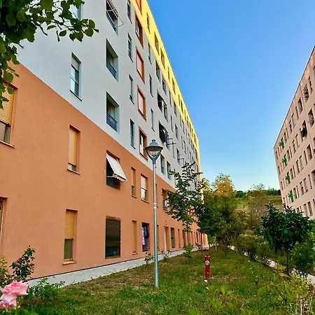 Appartement Aurora With Balcony And Private Parking Tirana