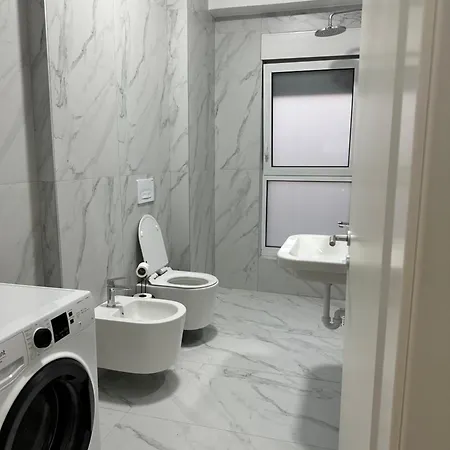 Appartement Aurora With Balcony And Private Parking Tirana
